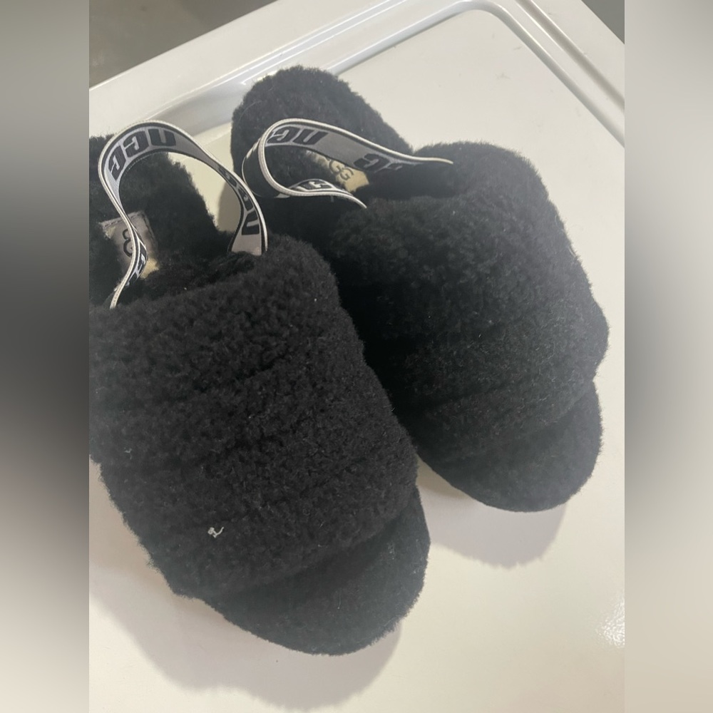 Ugg Slippers size 6 🧸